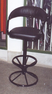 Въртящ се тапициран бар стол